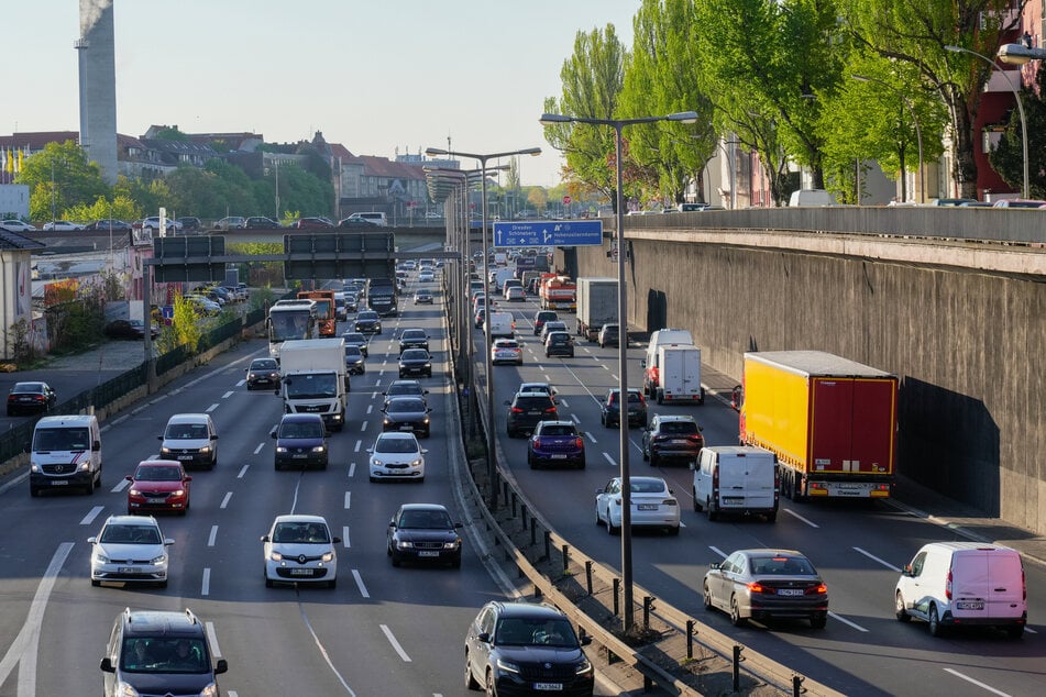Auf der Berliner Stadtautobahn A100 staut es sich mal wieder. (Archivfoto)