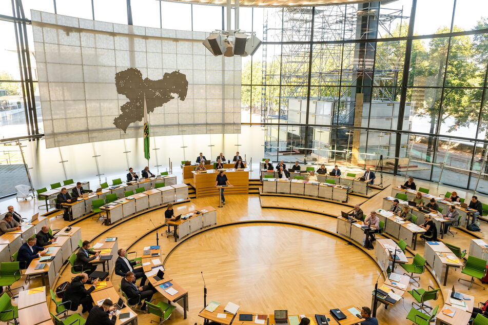 Der Sächsische Landtag lädt zum Tag der offenen Tür mit Diskussionsrunden im Plenarsaal ein.