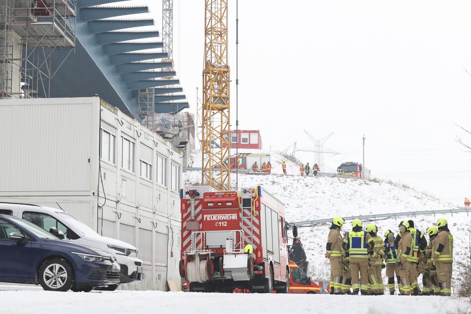 Wegen einer brennenden Gasflasche auf einer Baustelle ist die A7 bei Rendsburg voll gesperrt.