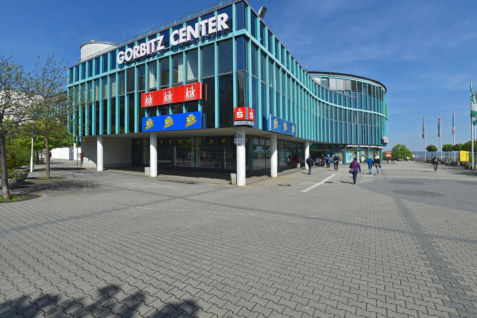 Das "Gorbitz Center" in Dresden-Gorbitz. Auf dem Parkplatz an der Harthaer Straße 8 kam es am 28. Juni zum Vorfall mit dem Angeklagten.