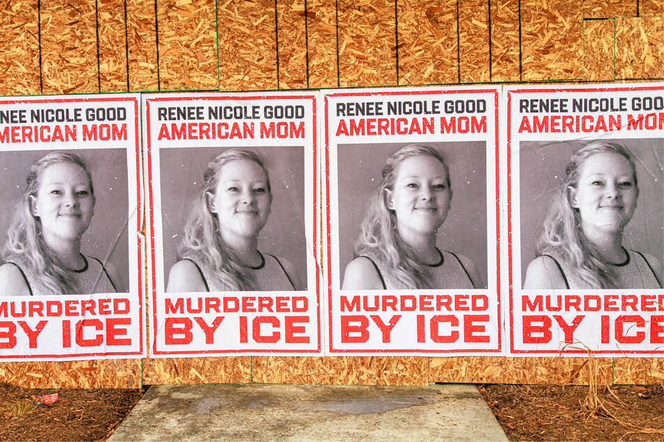 Trump officials say ICE agent who killed Renee Good suffered "internal bleeding"