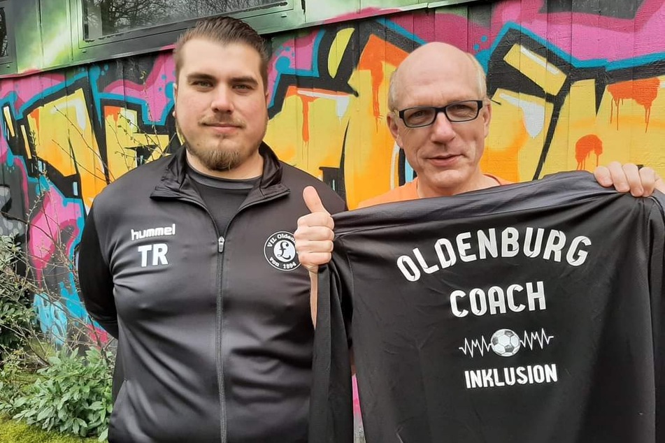 Zusammen mit seinem guten Freund Pascal Sander (l.) trainiert Andreas "Andi" Hinrichs seit April die erste Inklusionsmannschaft des VFL Oldenburg.