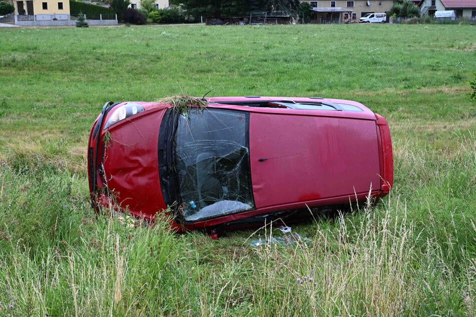 Der Wagen ist nach dem Unfall ein Totalschaden.