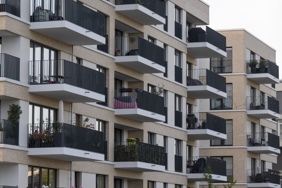 In Berlin will Rot-Grün-Rot private Wohnungskonzerne enteignen.