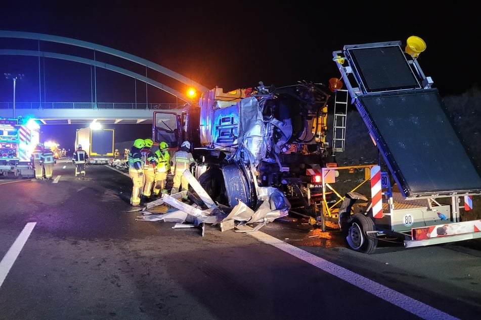 Der Schilderwagen stand als Vorwarner für die durchgeführten Mäharbeiten auf der A72.