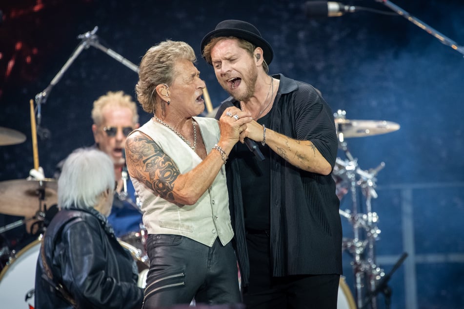Peter Maffay (76, l.) und Johannes Oerding (44, r.) standen schon oft zusammen auf der Bühne. Oerding war unter anderem 2024 beim großen Abschlusskonzert von Maffay dabei. (Archivbild)