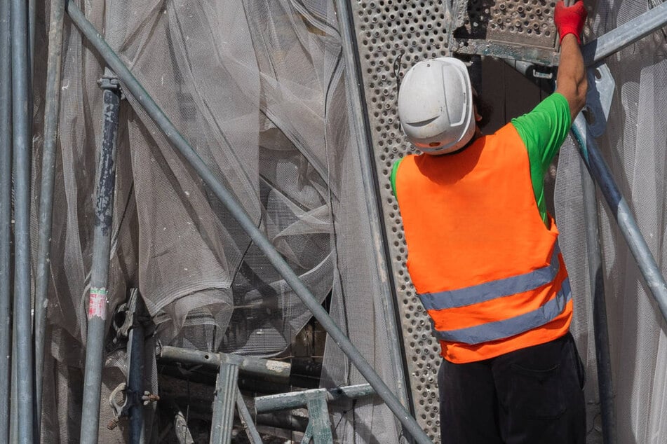 Tödlicher Arbeitsunfall: Mann stürzt aus viertem Stock in die Tiefe