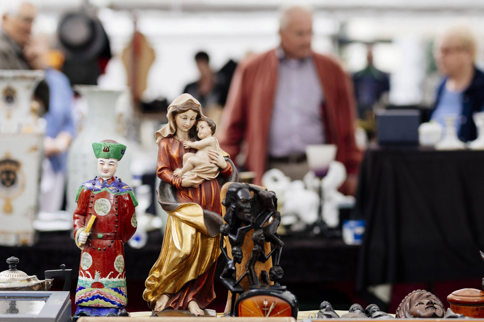Wer weiß, vielleicht findet sich auf dem Trödelmarkt ja auch ein kleiner Schatz... (Symbolbild)