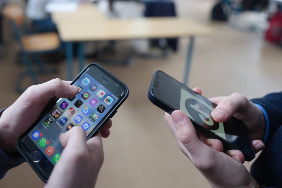 Laut dem Willen des "Aktionsrats Bildung" sollen Jugendliche zwischen 14 und 16 eine abgespeckte Version von Social Media erhalten.