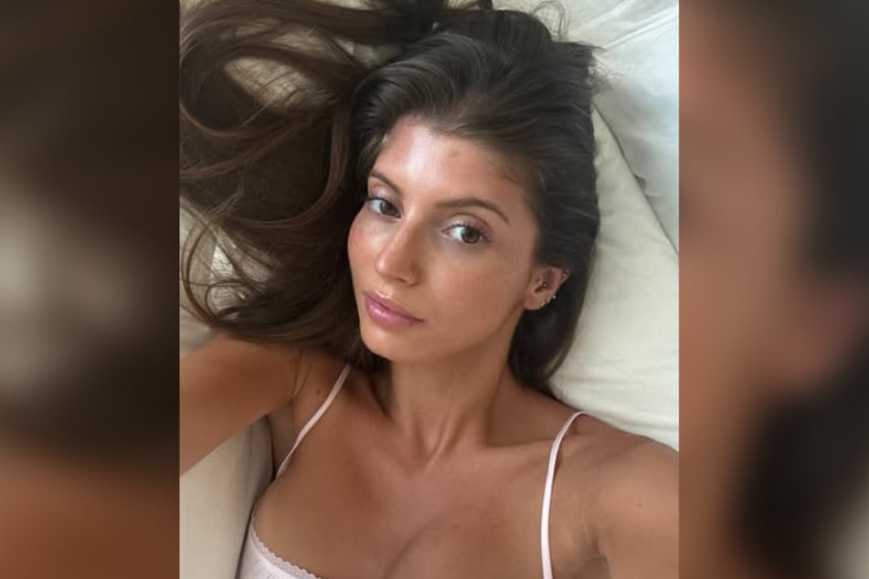 Bei der Frau auf dem Golfplatz handelt es sich um das portugiesische Model Clara Ramos (20).