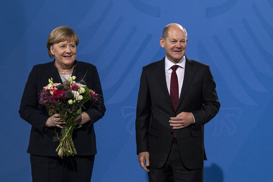 Auch rund ein Jahr nach der Wahl von Olaf Scholz (64, SPD) zum neuen Bundeskanzler besteht noch enger Austausch mit seiner Vorgängerin Angela Merkel (68, CDU).