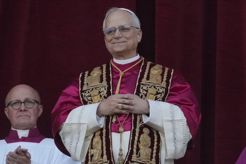 Leo XIV. (69) zeigte sich am Abend in Rom.