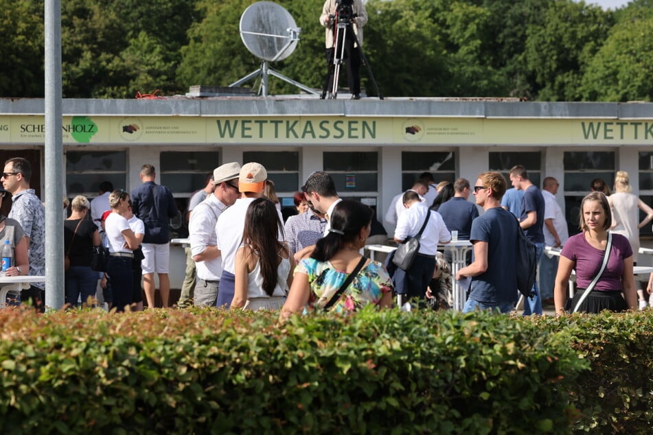 Sieben spannende Rennen füllten am gestrigen Donnerstag die Kassen der Wettbüros.