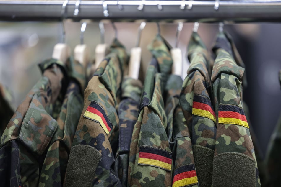 Uniformen sollten weiterhin nur Freiwillige tragen - Sachsens BSW ist strikt gegen eine neue Wehrpflicht.