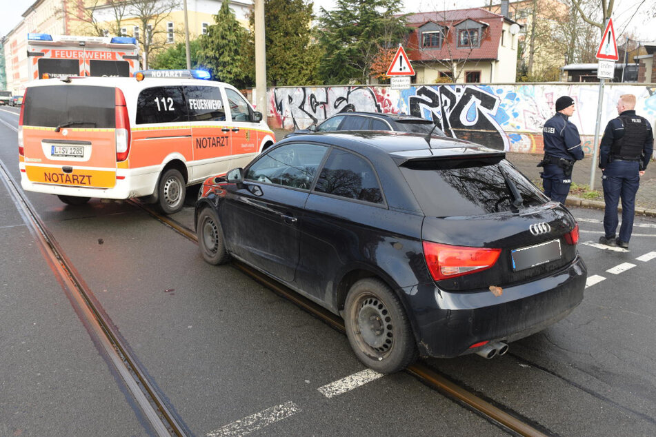 Eine 75-Jährige wurde am Freitag in Leipzig von einem Auto angefahren und verletzt.