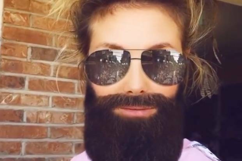 Heidi Klum zeigte ihren neuen Pullover mit "Tom Kaulitz"-Filter über dem Gesicht und sorgt mit ihrem Kommentar für reichlich Spekulationen.