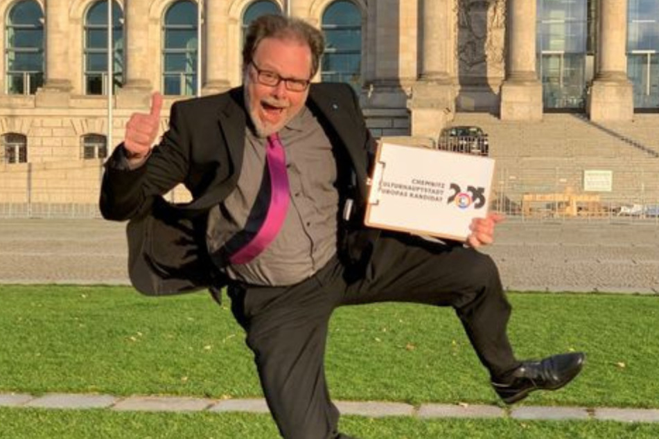Bundestagsmitglied Frank Heinrich (56, CDU) hielt es nach der Bekanntgabe nicht mehr auf dem Boden.