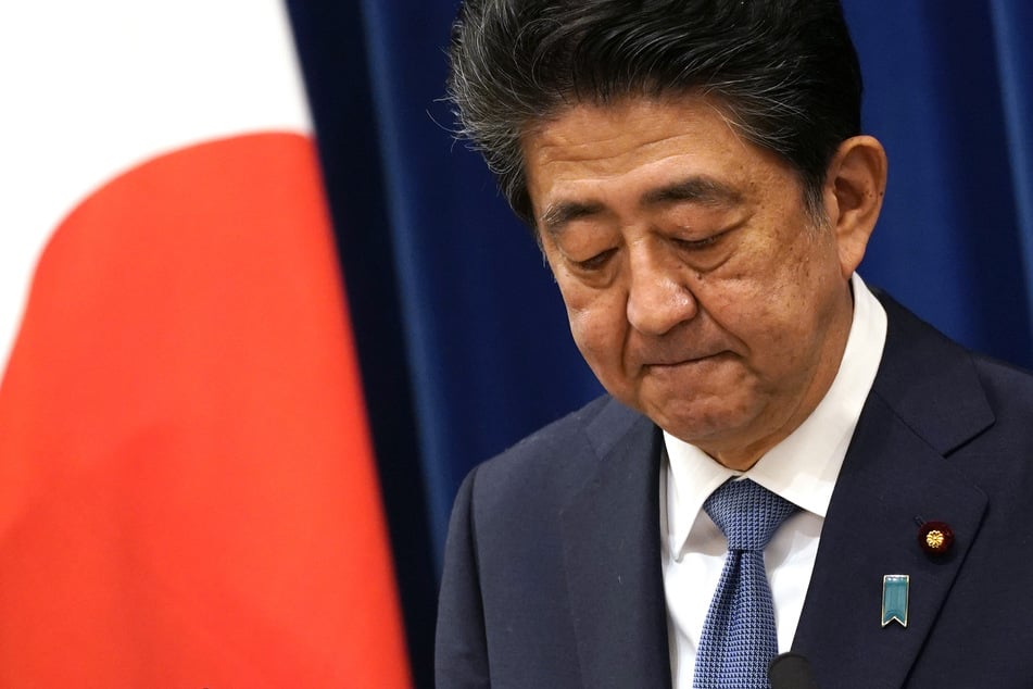 Shinzo Abe (65), Ministerpräsidenten von Japan, spricht während einer Pressekonferenz in der offiziellen Residenz des Premierministers. Japans rechtskonservativer Regierungschef Shinzo Abe gibt seinen Rücktritt bekannt.