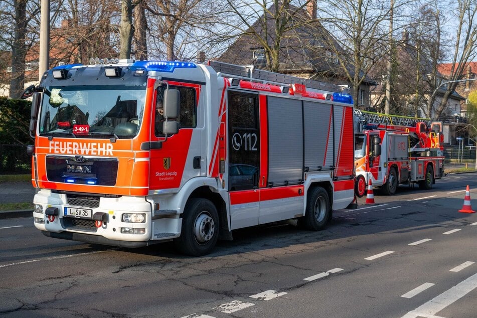 Die Feuerwehr wurde hinzugezogen, um die Unfallstelle zu räumen und ausgelaufenen Kraftstoff zu sichern.