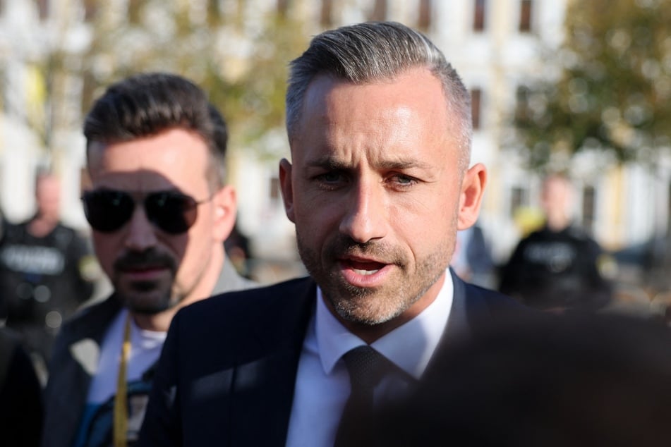 AfD-Politiker Ulrich Siegmund (35) wird vom DJV die Einschüchterung eines ZDF-Reporter vorgeworfen.