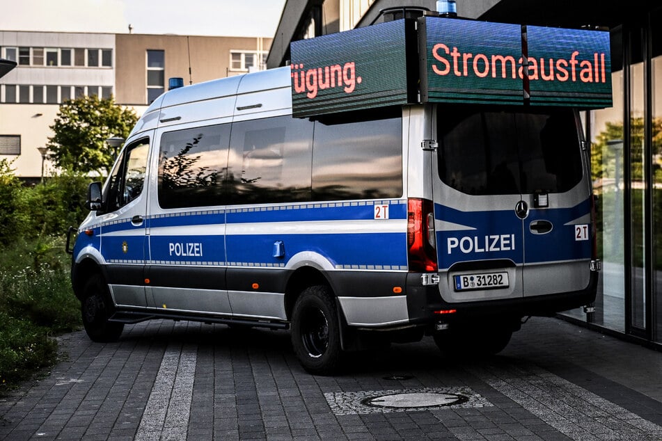Die Polizei warnt vor Stromausfall - nach dem Brandanschlag wächst die Sorge um Berlins Sicherheit.