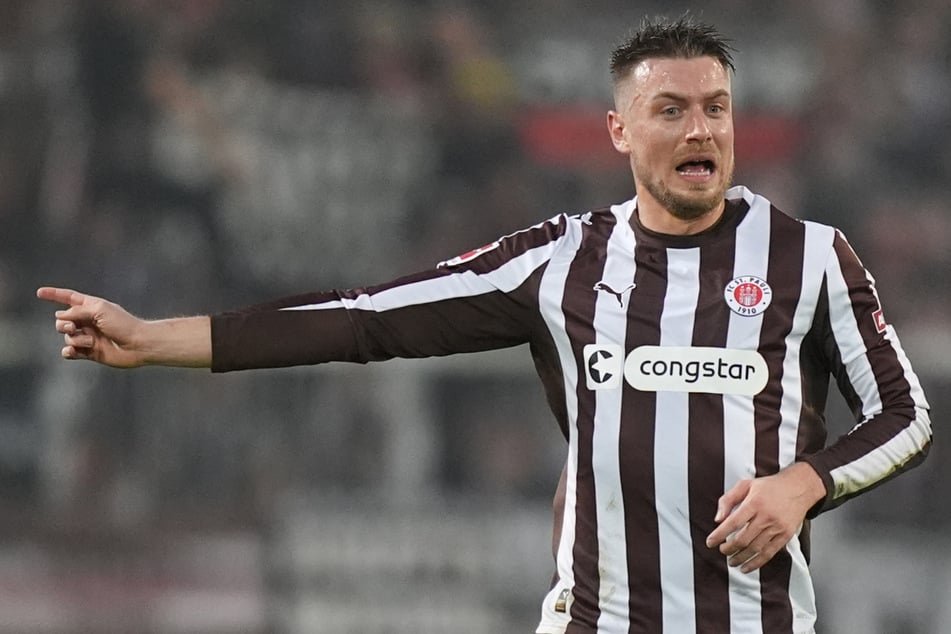 Hauke Wahl (31) gab gegen Werder Bremen sein Comeback für den FC St. Pauli.