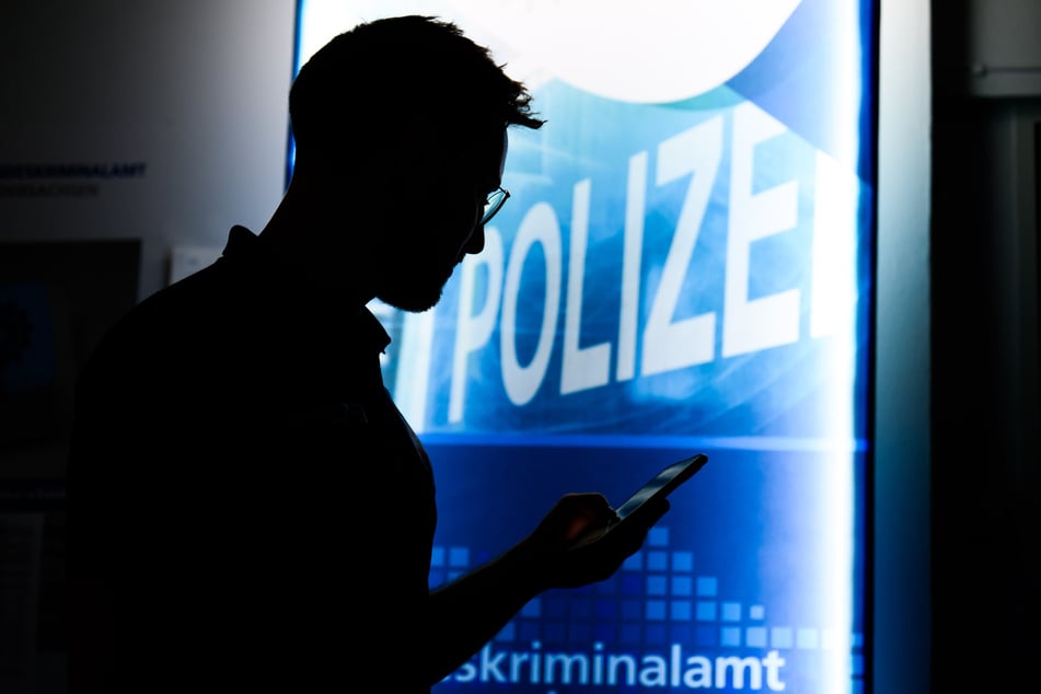 Die Thüringer Polizei hat im vergangenen Jahr auf der Suche nach vermissten Menschen in 88 Fällen Handydaten abgefragt. (Symbolbild)