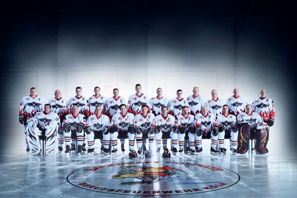 Auch die Eishockey-Mannschaft der Feuerwehr Köln wird am 4. Juni beim Benefizspiel dabei sein.