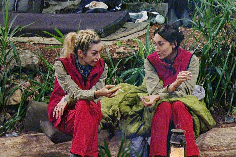 Den Sieg gönnt Ariel (22, l.) ihrer Freundin Samira Yavuz (32).