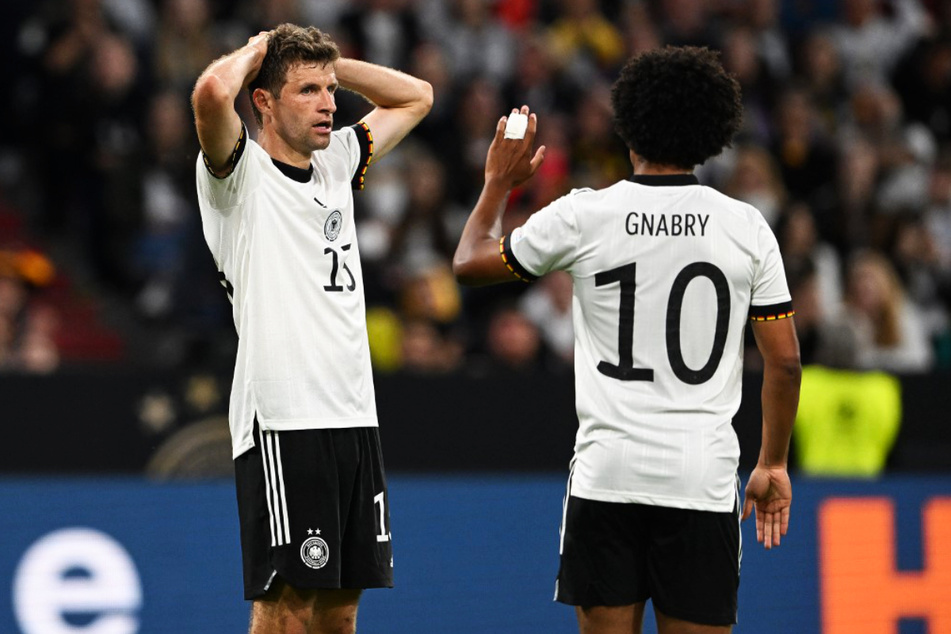 Thomas Müller (l.) verpasste das 2:0 für Deutschland und trauerte seiner Großchance hinterher.