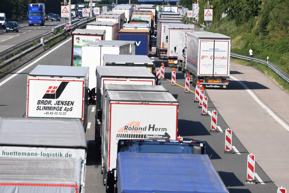 Auf der A5 bei Bruchsal brauchten Autofahrer am Donnerstagmorgen viel Geduld. (Symbolbild)