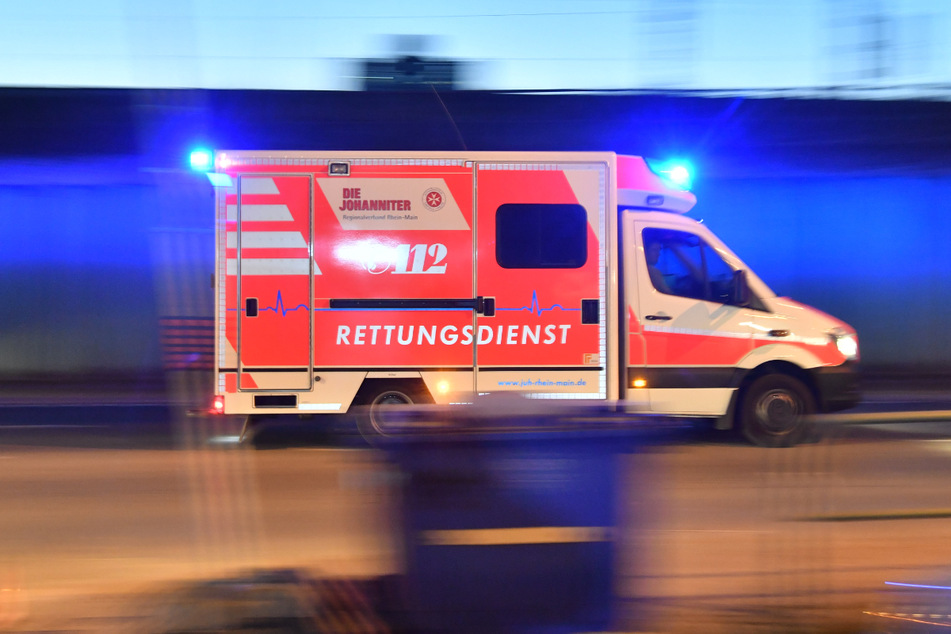 Der Rettungsdienst musste drei Personen ambulant behandeln. (Symbolbild)