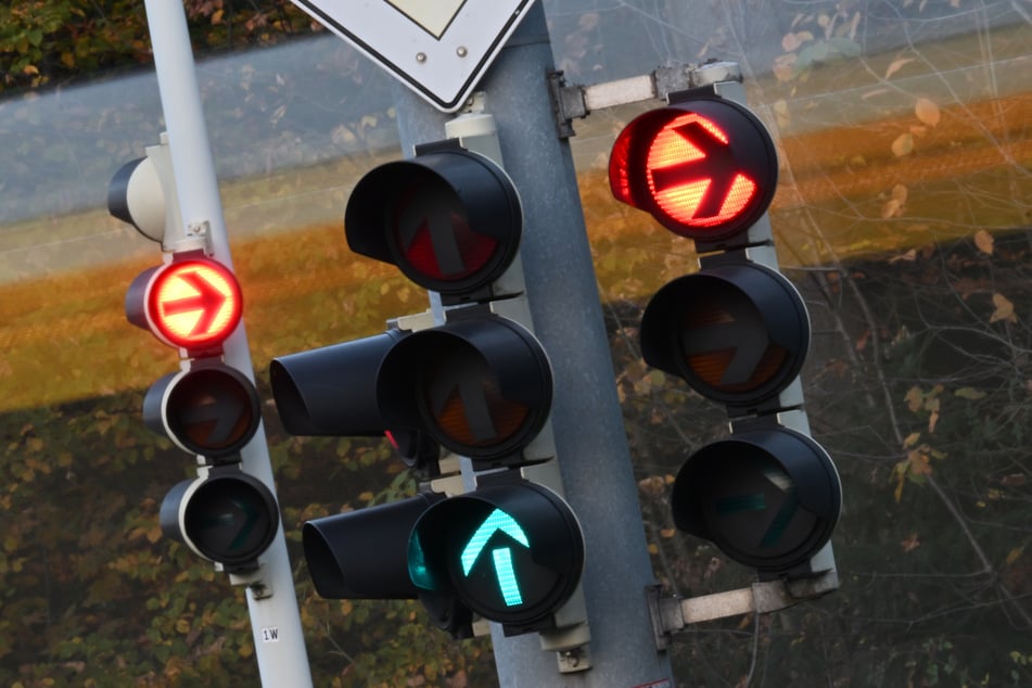 Angeblich waren beide Ampeln grün ... Welcher Autofahrer erzählt hier die Wahrheit? (Symbolbild)