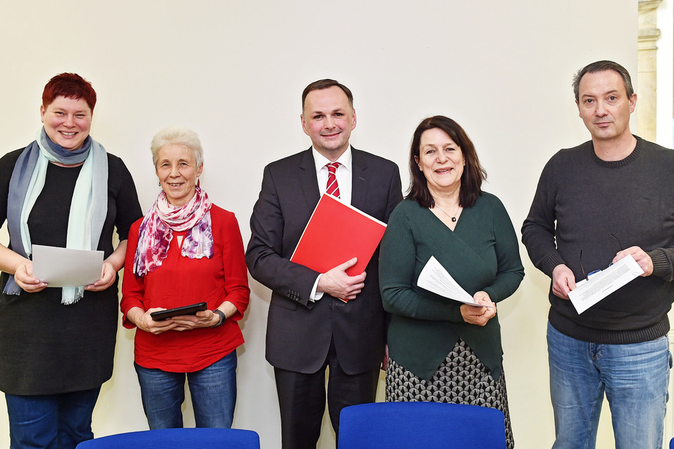 Haben sich geeinigt: Dana Frohwieser (v.l., 43, SPD), Margot Gaitzsch (65, Linke), Andre Schollbach (41, Linke), Christiane Filius-Jehne ( 63, Grüne) und Jan Donhauser (50, CDU).
