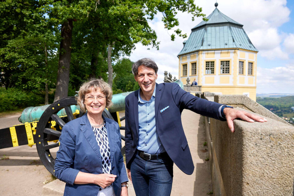 Angelika Taube - hier mit Historiker André Thieme - ist Chefin der Festung Königstein GmbH.