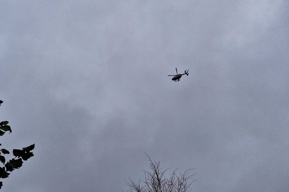 In Bad Salzungen blickte so manch einer am Sonntagmorgen gen Himmel. Ein Polizei-Hubschrauber war im Einsatz.