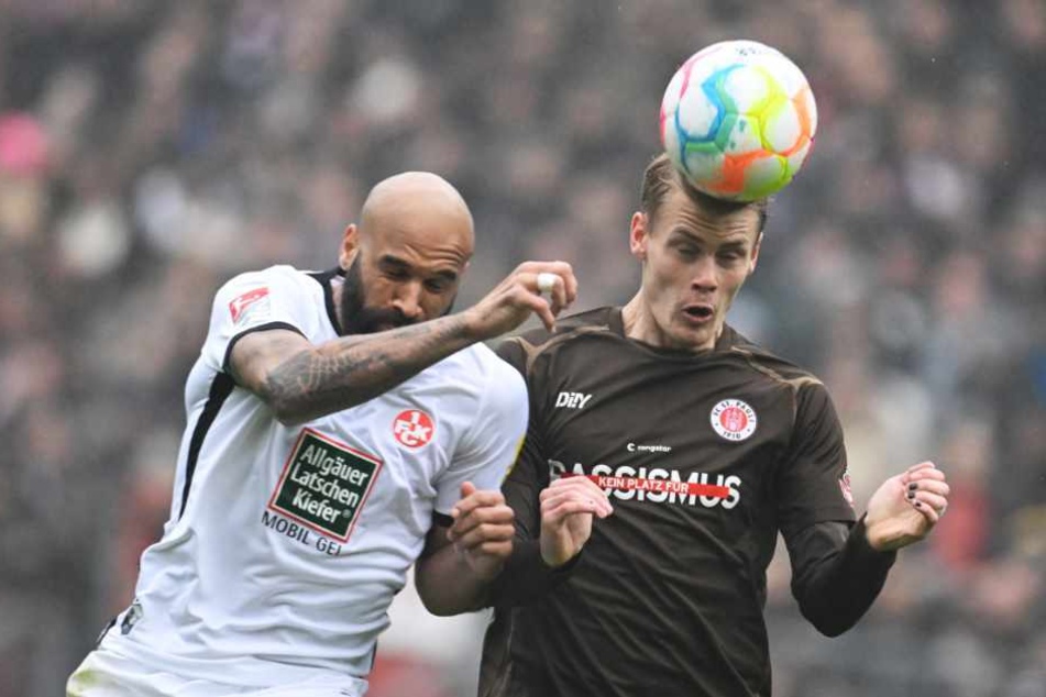 In einer umkämpften Partie zwischen dem FC St. Pauli und dem 1. FC Kaiserslautern ging es rund.