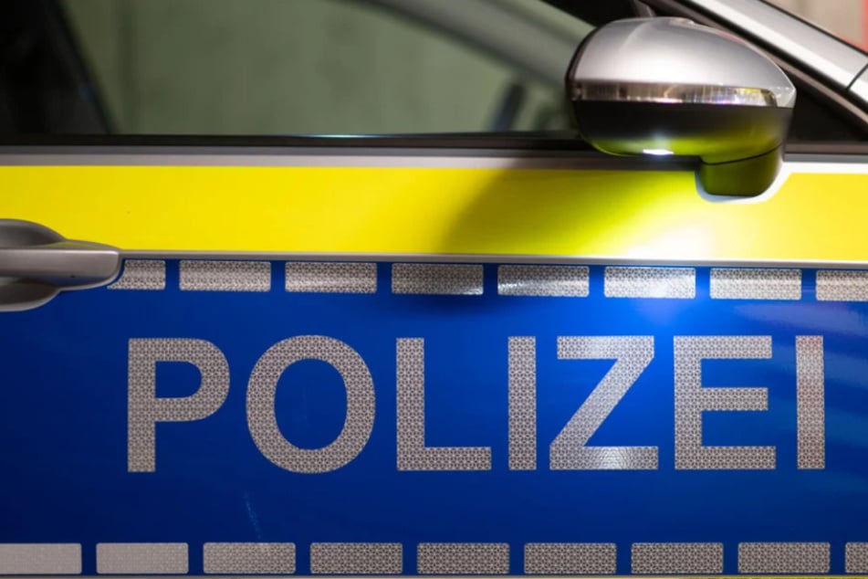 Die Polizei ermittelt in allen Fällen wegen räuberischer Erpressung.