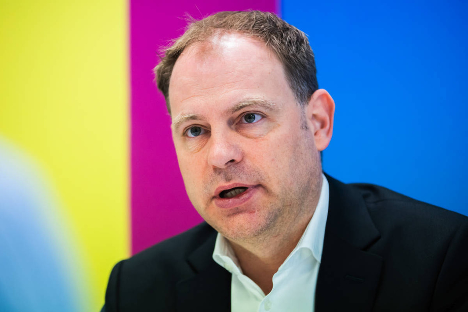 Berlins FDP-Chef Christoph Meyer (47) sieht in der Koalition von CDU und SPD kein Zukunftsmodell für die Hauptstadt.