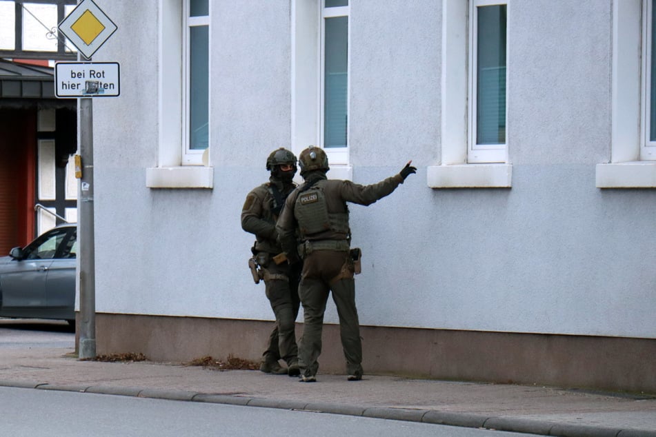 Auch Spezialeinsatzkräfte waren angesichts der Gefahrenlage vor Ort.