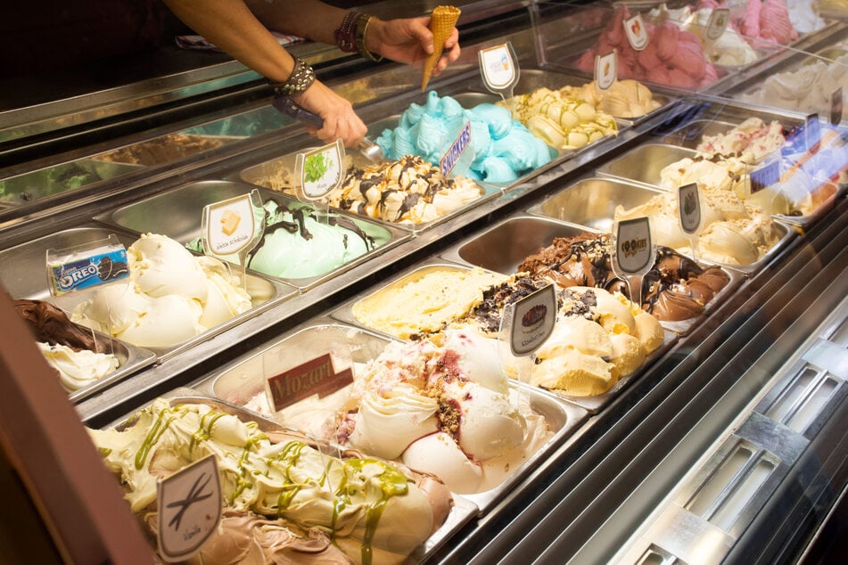 Abzocke in Eisdiele? Mann entdeckt auf Rechnung kuriosen Aufpreis