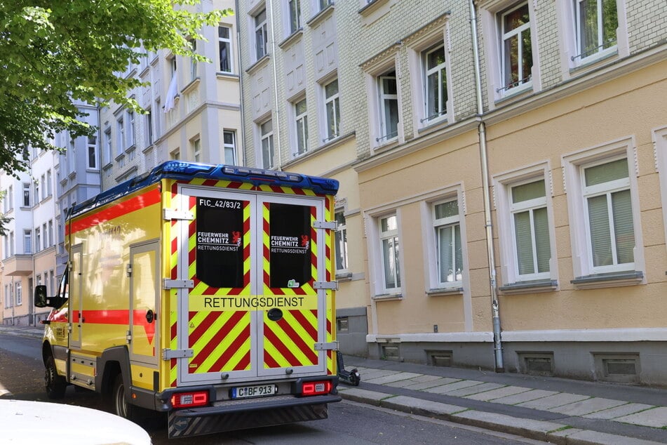 Drama in Chemnitz: Kleinkind aus Fenster gestürzt