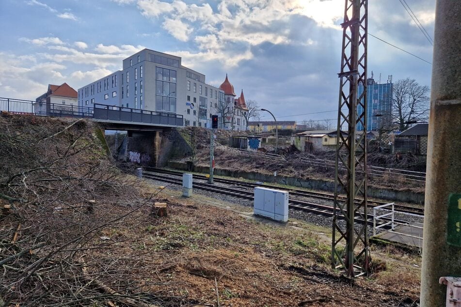 Die Bahnbrücke in der Koburger Straße in Markkleeberg wird abgerissen und neu gebaut.