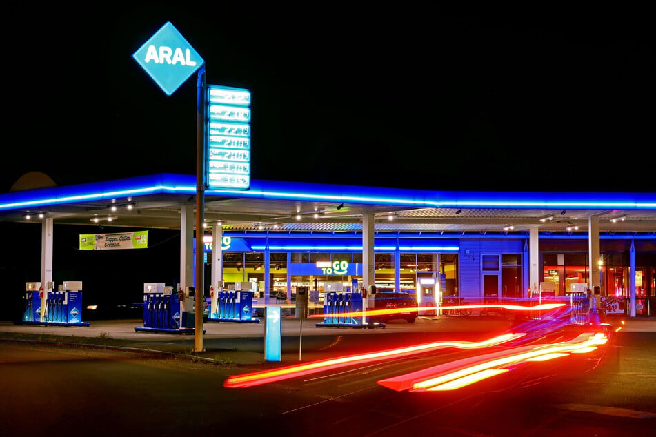 Die Aral-Tankstelle in Gardelegen wurde in der Nacht zu Samstag bestohlen. (Symbolfoto)