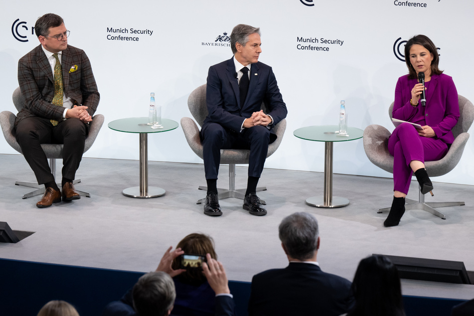 Außenministerin Annalena Baerbock (42, Grüne, r), Antony Blinken (60, M), Außenminister der USA, und Dmytro Kuleba (41), Außenminister der Ukraine, nehmen an der 59. Münchner Sicherheitskonferenz teil.