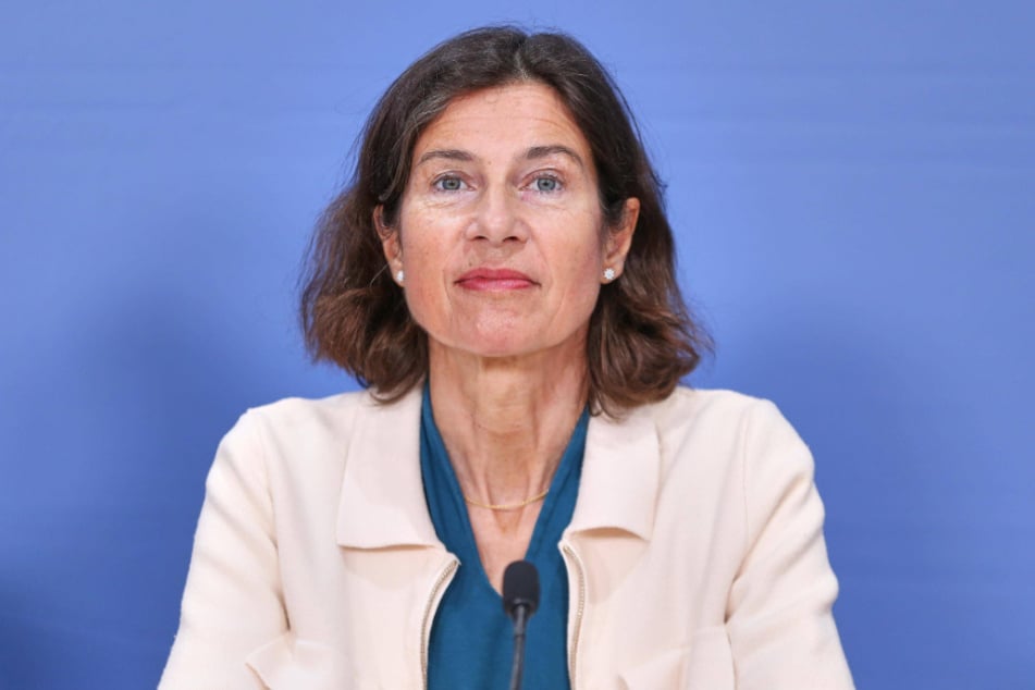 TAG24 sprach mit Prof. Birgit Glorius (56) über das GEAS-Anpassungsgesetz.