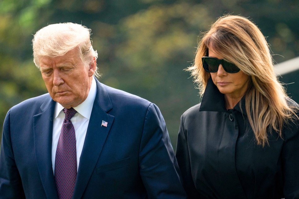 Then-President Donald Trump (l.) and first lady Melania Trump walk to the White House in Washington DC on September 11, 2020.