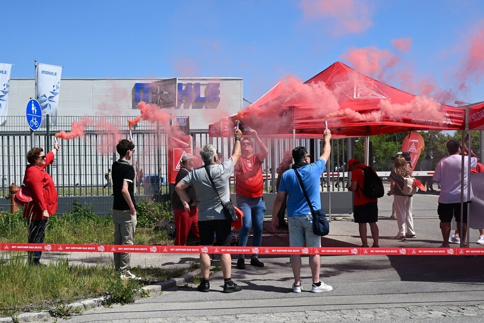 Mit 98,4 Prozent Zustimmung hatten sich die IG-Metall-Mitglieder vergangene Woche für einen unbefristeten Streik ausgesprochen.