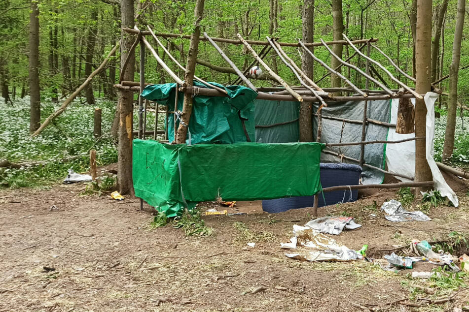 Leipzig: Jogger finden Neo-Nazi-Camp im Wald