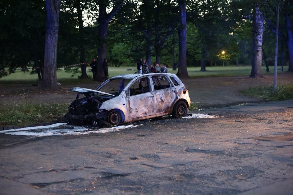 Das Auto brannte in der Straße des 18. Oktober aus.